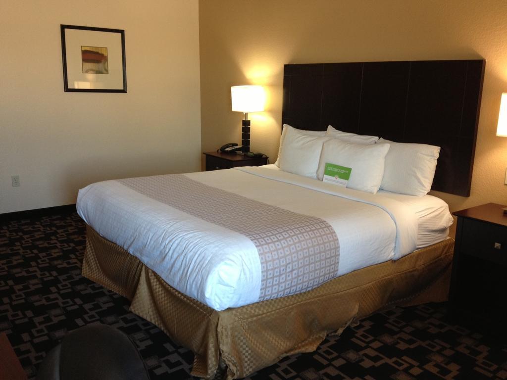 La Quinta Inn And Suites Joshua Dış mekan fotoğraf