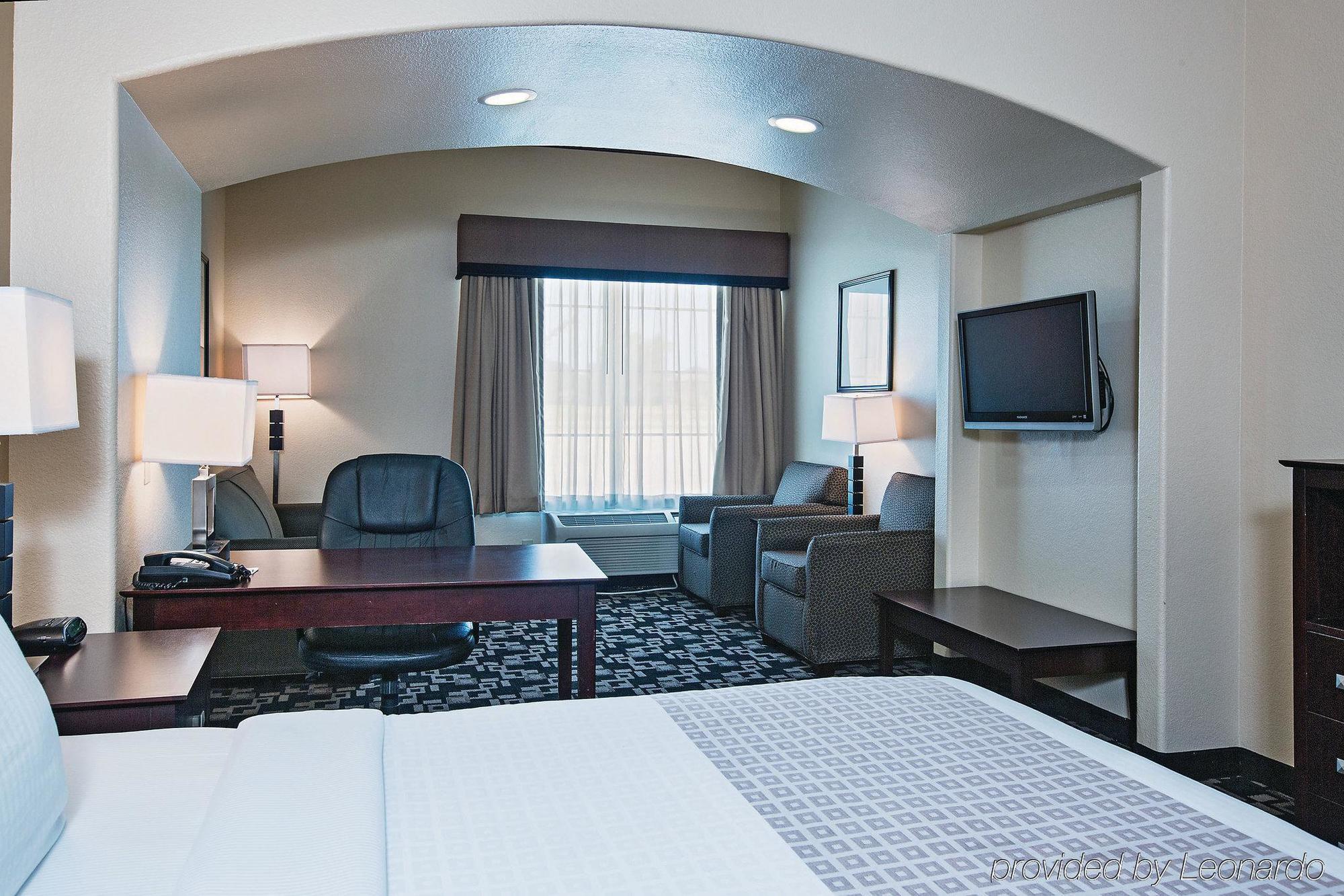 La Quinta Inn And Suites Joshua Dış mekan fotoğraf