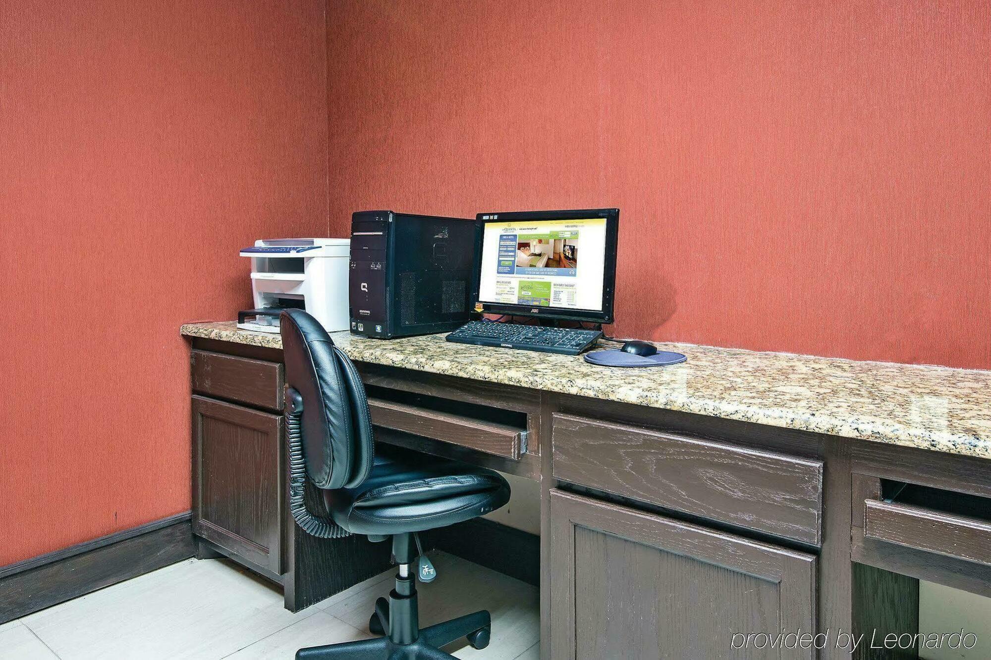 La Quinta Inn And Suites Joshua Dış mekan fotoğraf
